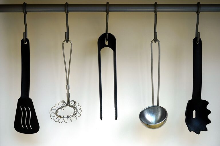 Essential Tools for a Small Kitchen: Maximize Space and Efficiency